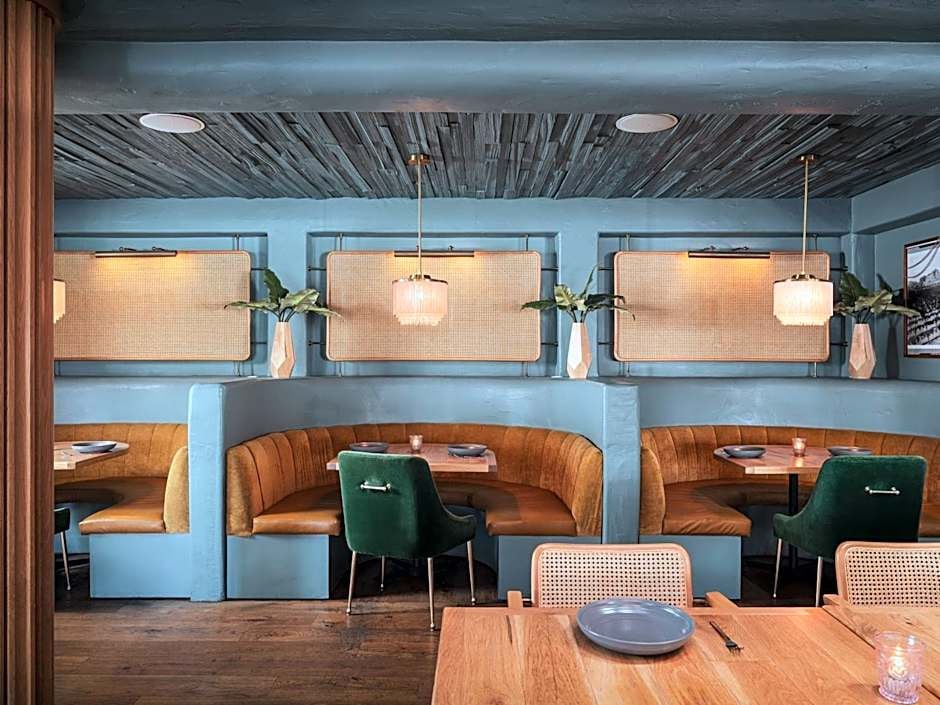 Restaurant booths